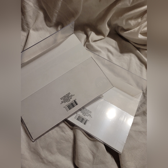 NWT SET OF 2 10X8 ACRYLIC CLEAR PHOTO FRAME SIGN DOCUMENT HOLDER - Picture 3 of 4